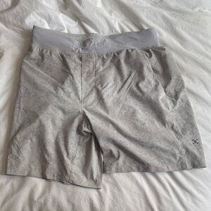 lululemon athletica Size M 7in Light Gray Athletic Shorts